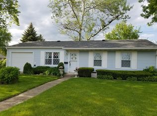 210 Arlington Dr, Romeoville, IL 60446