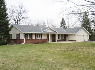 2337 Hillside Dr, Delafield, WI 53018