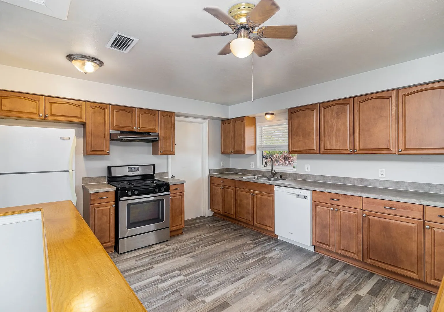 205 Trinidad DR — Photo 3