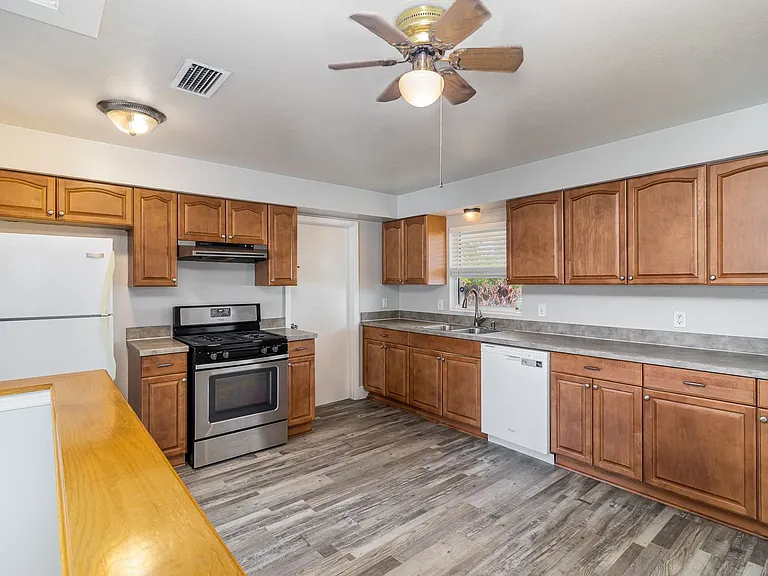 205 Trinidad Dr — Photo 3