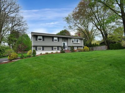 40 Elaine St, Trumbull, CT, 06611