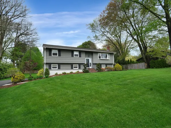 40 Elaine Street, Trumbull, CT 06611