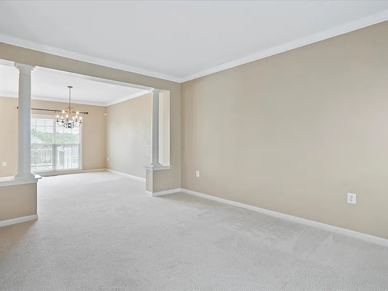 319 Morlyn Dr — Photo 6