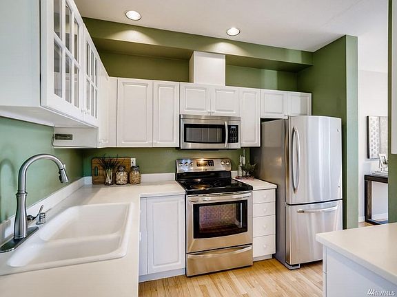 4th image of 12423 NE 7th Pl