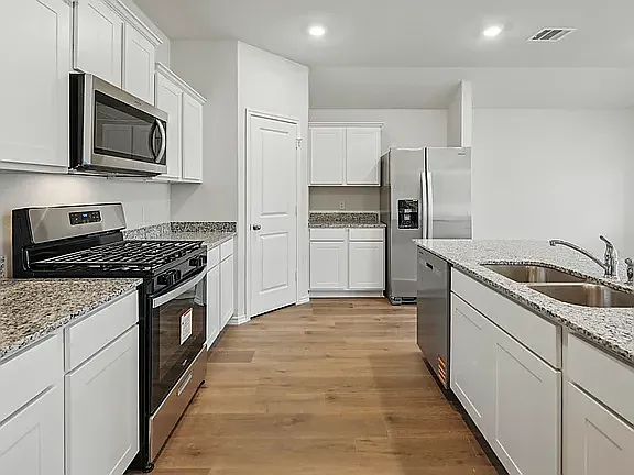 505 Lansdowne Dr — Photo 3