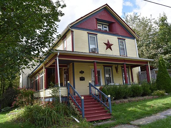 3rd image of 658 Jefferson St