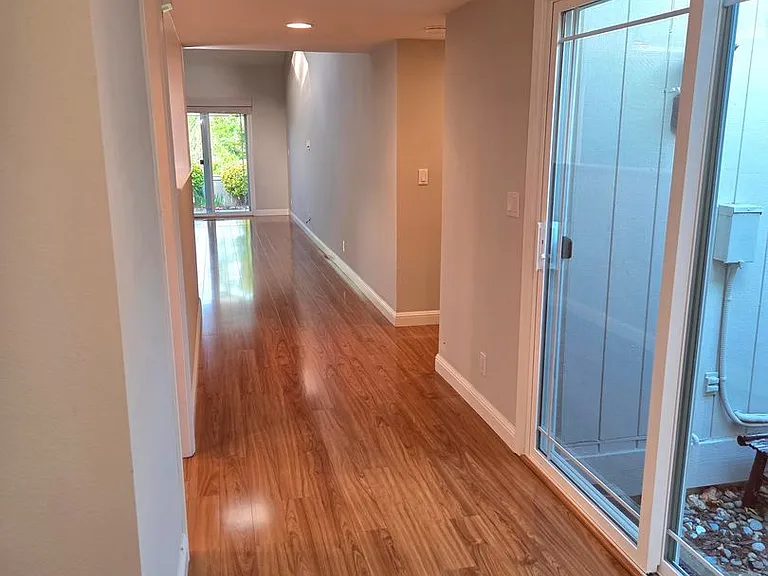 565 Rolling Hills Ln — Photo 7