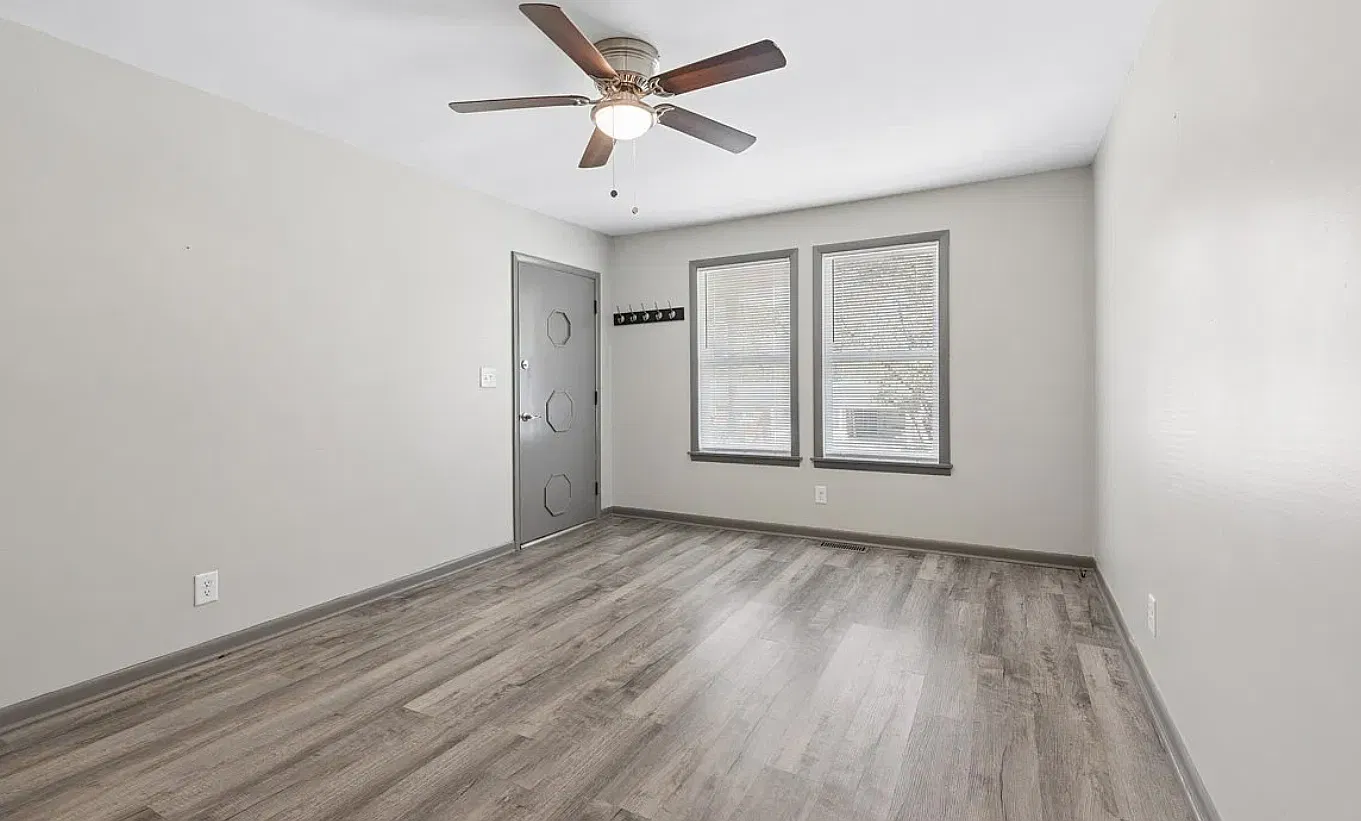 1 bed, $1,000 — Photo 2