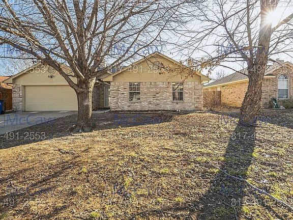 3rd image of 833 Vicksburg Ln