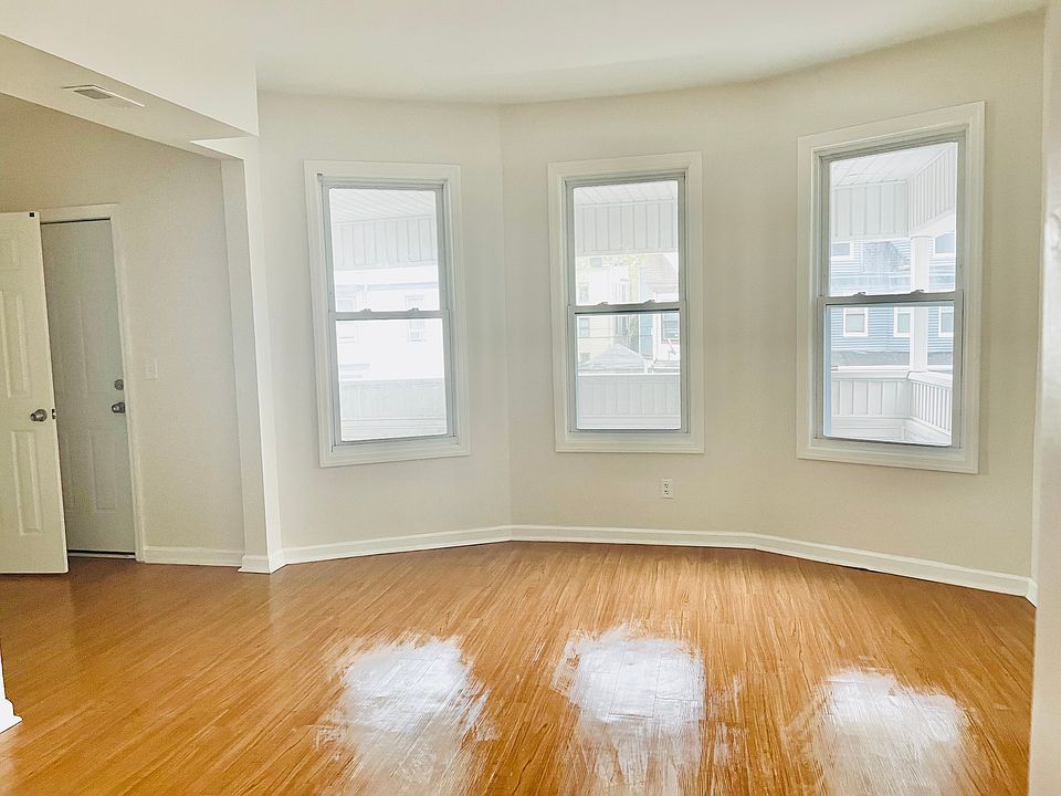 1st image of 157 N 16th St Floor 2