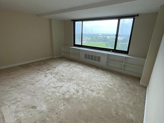5th image of 1011 Arlington Blvd APT 423