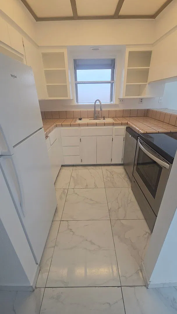 Great 2 Bedroom 1 Bathroom — Photo 4
