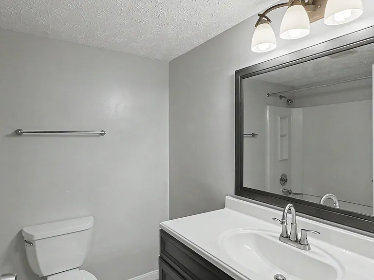 Upstairs Hall Full Bath