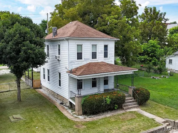 708 S 2nd St, De Soto, MO 63020