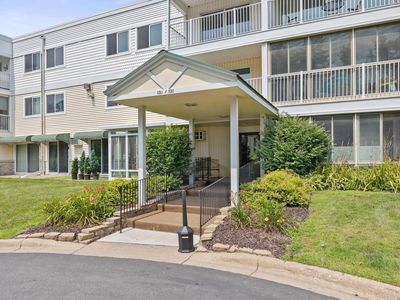 130 Demont Ave E APT 244, Little Canada, MN, 55117