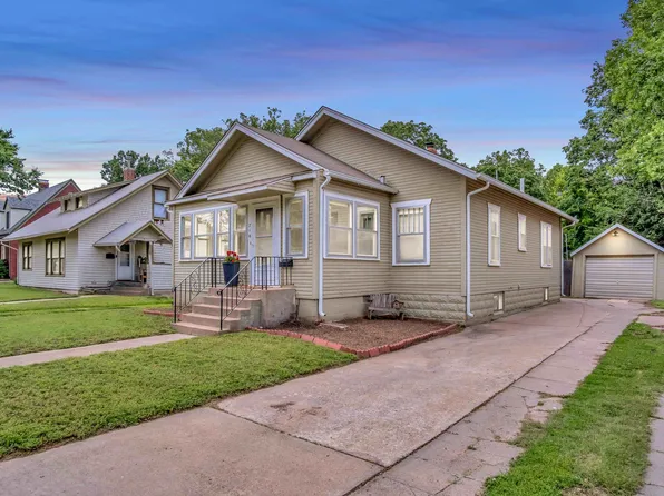 716 E 5th St, Newton, KS 67114