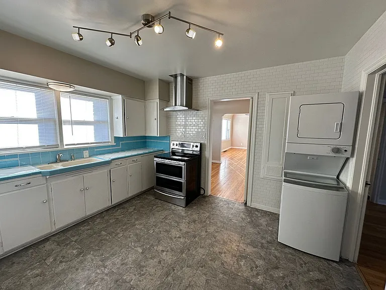 465 Wilson Ave — Photo 6
