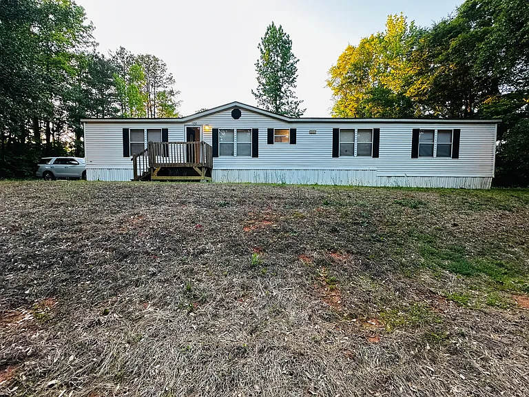 100 Westminster Ave — Photo 18