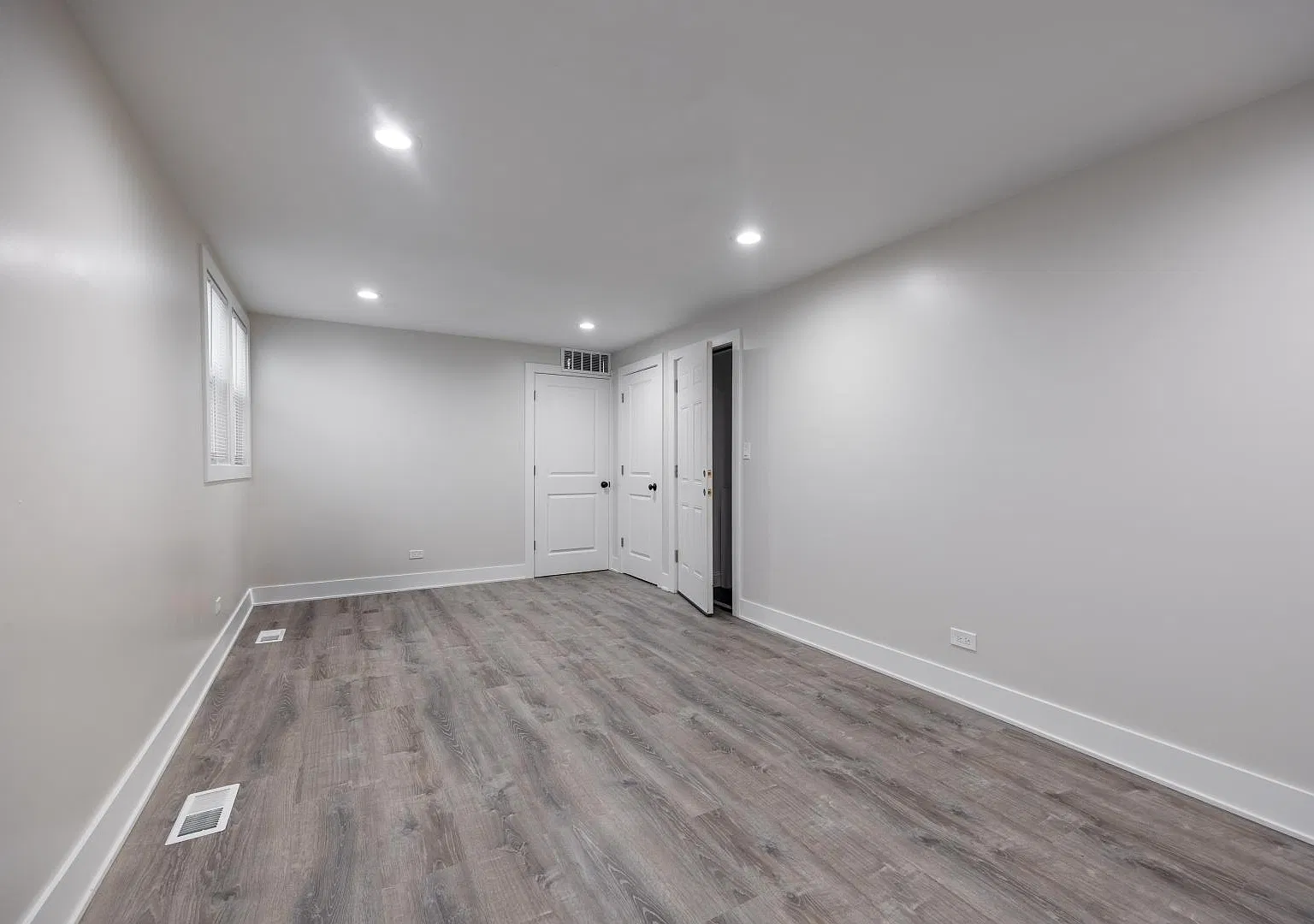 2821 N Campbell Ave — Photo 2