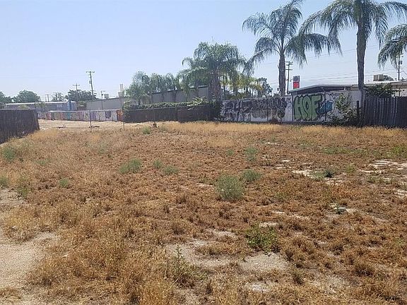 4th image of 2114 E California Ave