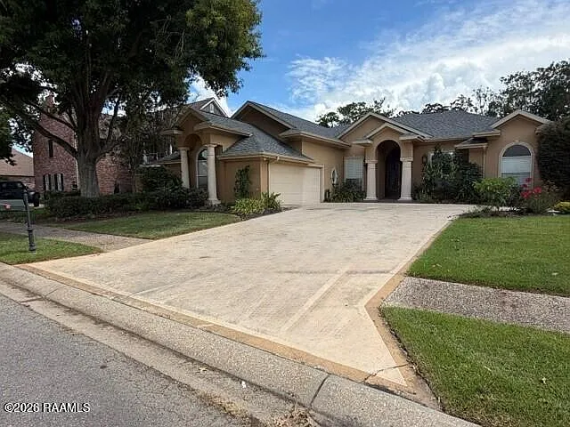 4 bed, 3.0 bath, 2846 sqft, $3,500 — Photo 1