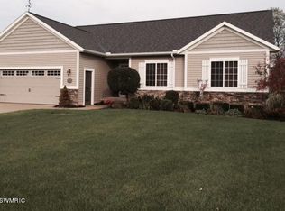 912 Soren Ct SE, Lowell, MI 49331