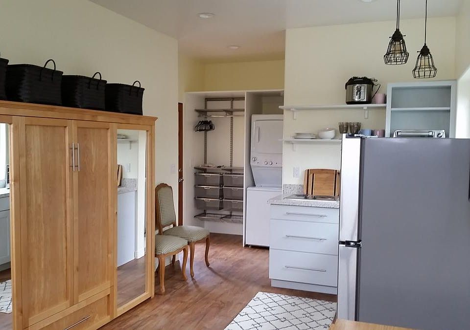 studio apt - fully furnished