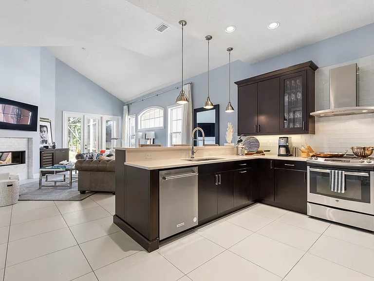 16 Marbella Ct — Photo 2