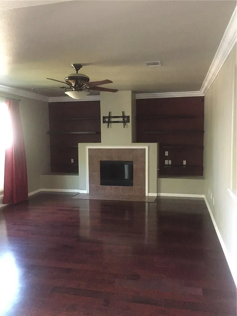 3 bed, 2.5 bath, 2294 sqft, $2,300 — Photo 4