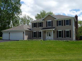 25765 N Arrowhead Dr, Mundelein, IL
