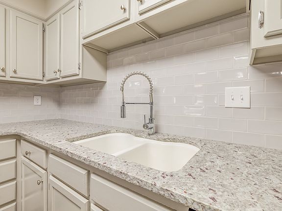 3rd image of 4134 Charlotte Hwy APT G