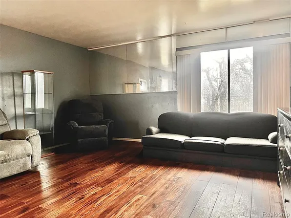 22116 Dante St APT 218, Oak Park, MI 48237