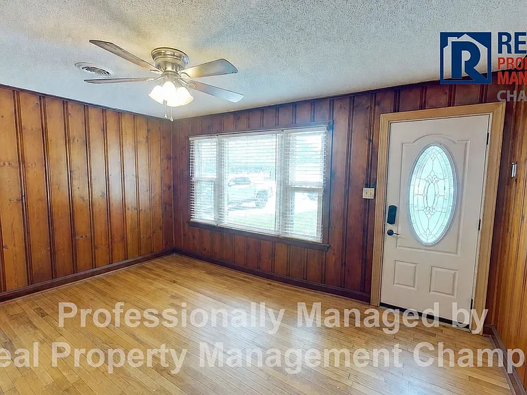 27 East Dr — Photo 3