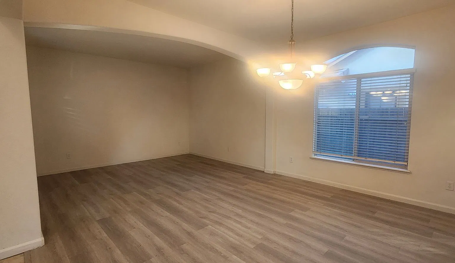 Spacious 5 Bedroom Home in Elk Grove — Photo 4