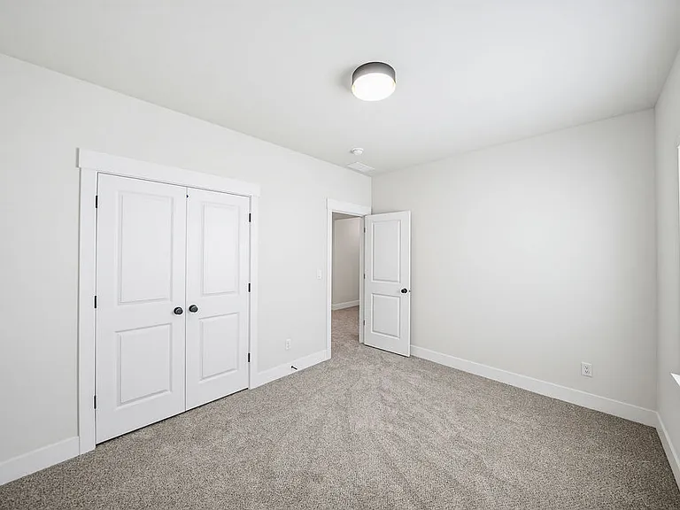 485 E River Ln — Photo 50