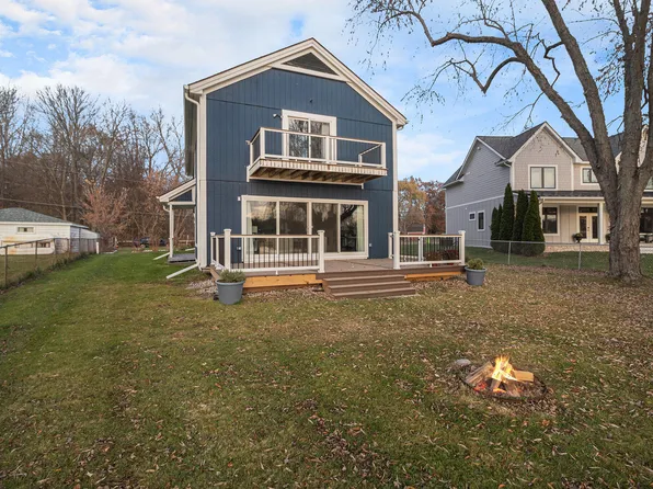 1272 Bayview St, White Lake, MI 48386
