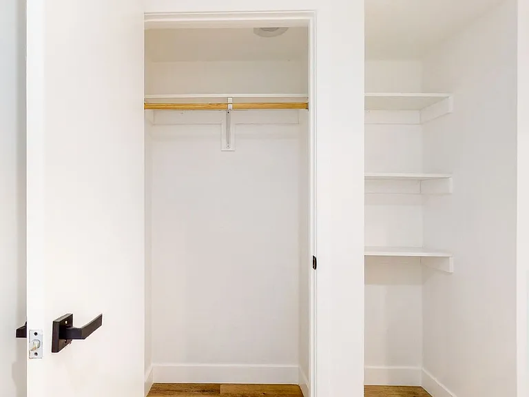 Top-Of-The-Line 4 Bed/4 Bath Townhomes With Parking! — Photo 14