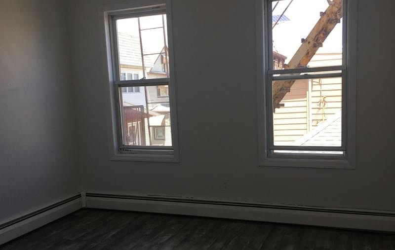 2nd image of 21 E 16th St #R2z
