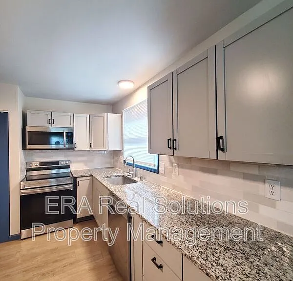 1038 14th Ave — Photo 1