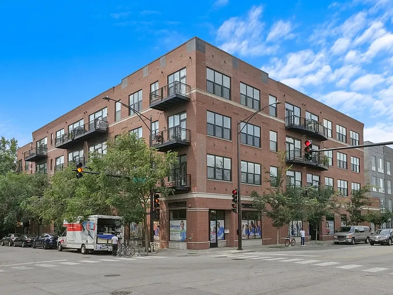 2 S Leavitt St #212 — Photo 1
