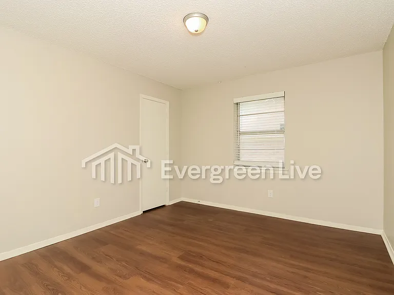 2417 Meadow Vw — Photo 12