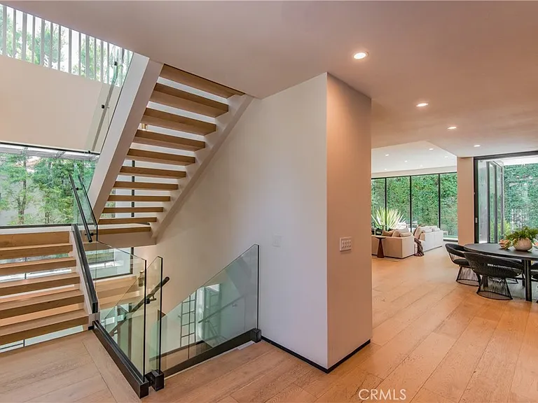 9018 Dorrington Ave — Photo 6