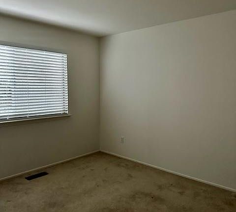 4th image of 332 Waverley St APT 4