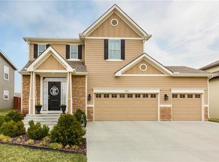 922 Drum Dr, Lawrence, KS 66049