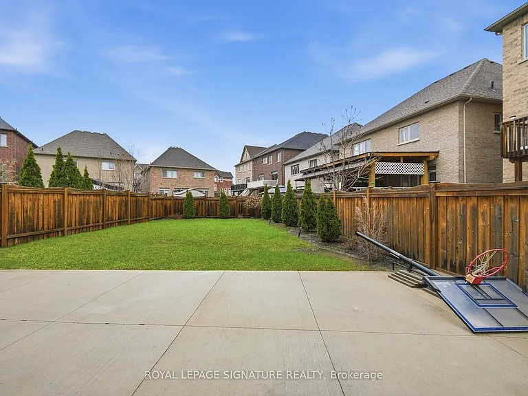 91 Roulette Cres #3 — Photo 22