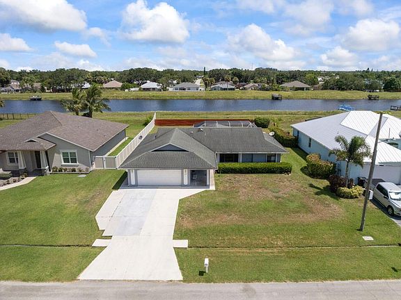 2nd image of 162 SW Dalton Circle