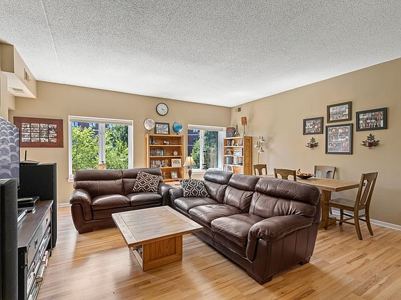 5th image of 855 E 22nd St APT 204