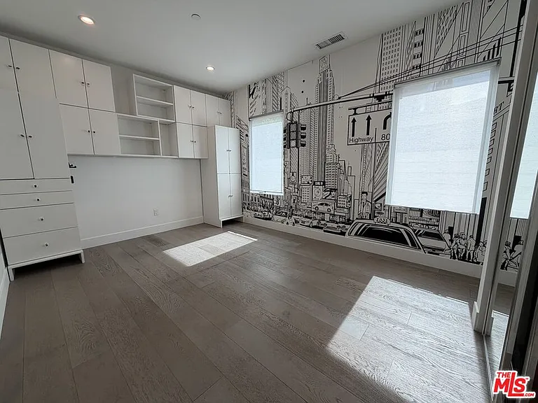 15122 Morrison St — Photo 18