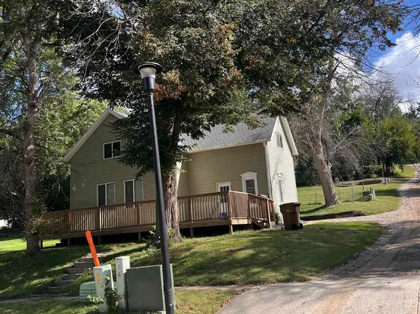 26 N 9th St, Denison, IA 51442