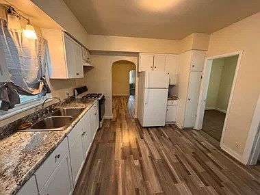 3rd image of 2308 W Burnham St